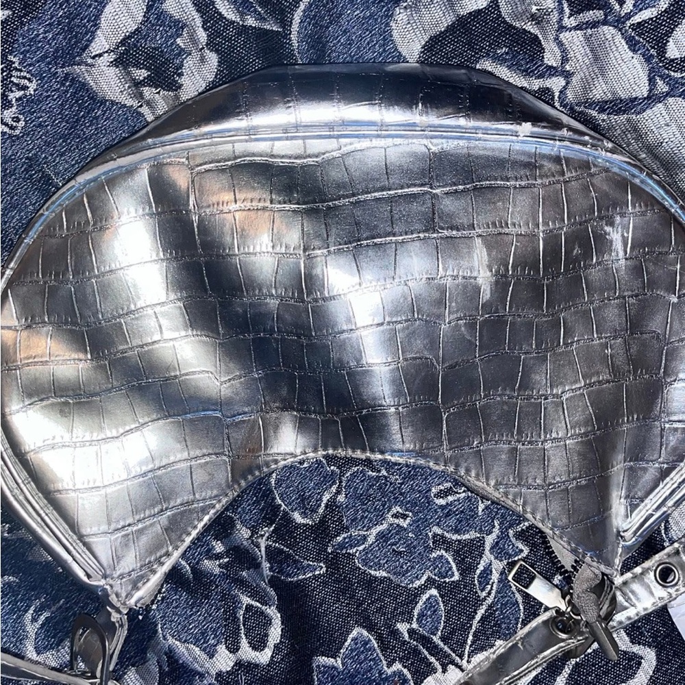Chic Silver Croc-Embossed Clutch